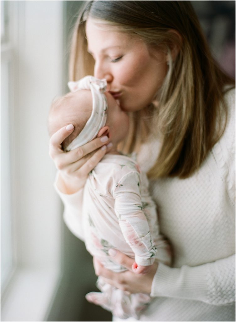 Minneapolis Light and Airy Family Newborn Lifestyle Photographer